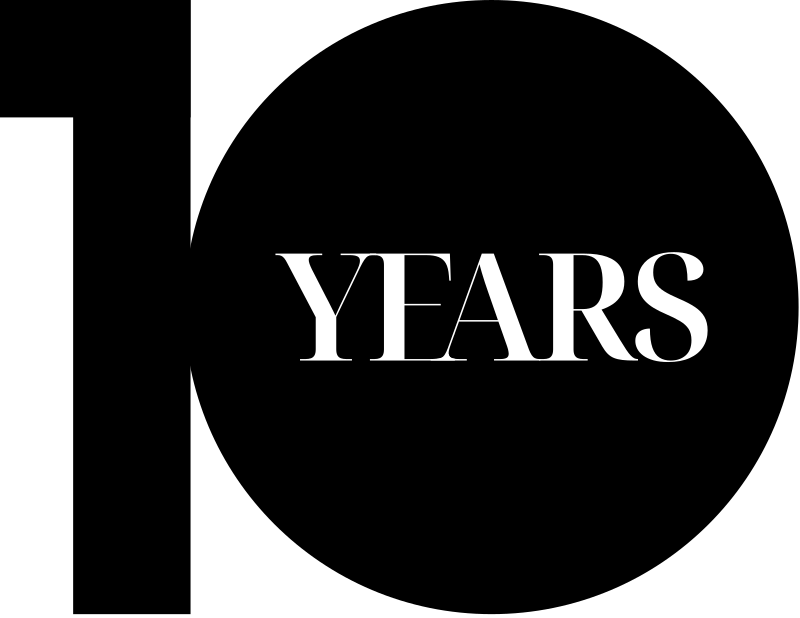 Jubileumlogo van Bee Factor met het cijfer 10 en het woord YEARS.