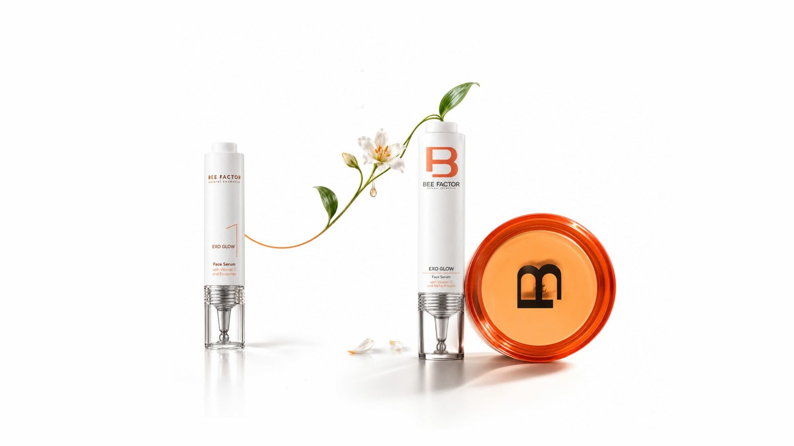 Twee witte EXO GLOW-flacons van Bee Factor met een witte bloem en een oranje glazen schijf.