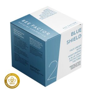 Blauw-witte doos van Bee Factor BLUE SHIELD-gezichtscrème met een gouden Aesthetic Awards 2026-badge.