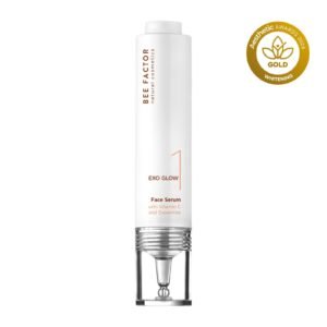 Witte verpakking met zilverkleurige onderkant van Bee Factor Exo Glow-gezichtsserum.
