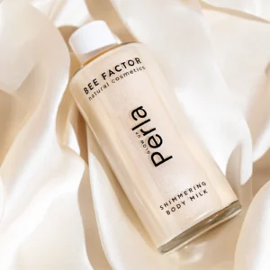 Bee Factor Glow Up Perla-fles op ivoorkleurige satijnen stof.